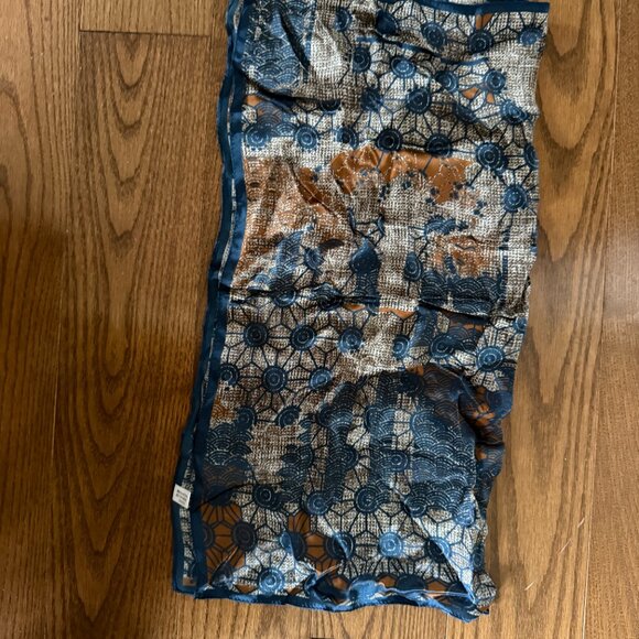 Beautiful colourful silk handkerchief/scarf - Picture 3 of 3